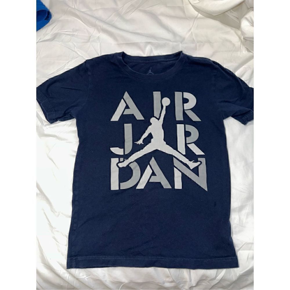Jordan boys T-shirt size L